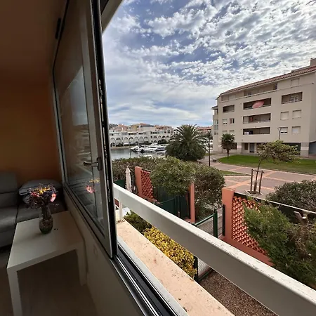 Apparemment Renove A Aux Quilles Apartment