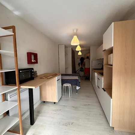 Apparemment Renove A Aux Quilles Apartment
